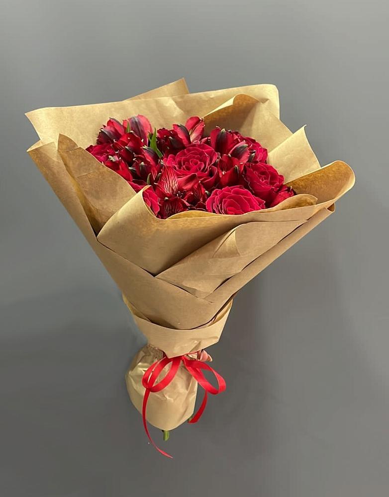 Букет цветов из: Альстромерии и Розы в Чемал