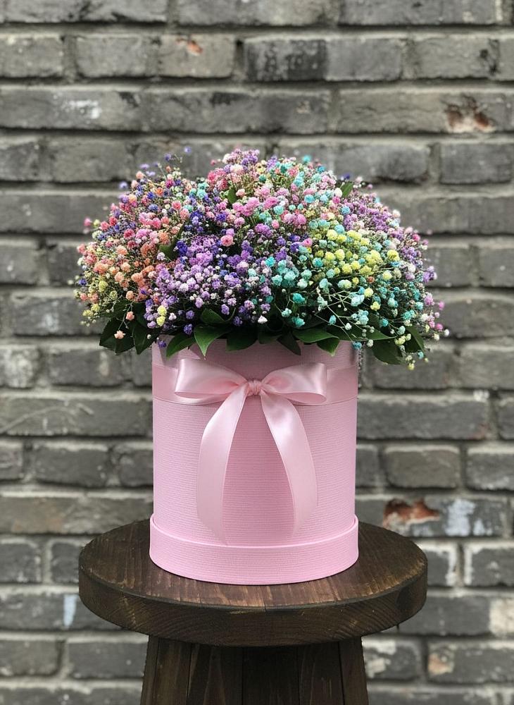 Цветочная композиция из Гипсофила и Розы в шляпной коробке в Чемал