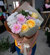 Букет цветов из:  Герберы, Розы и Хризантемы в Чемал