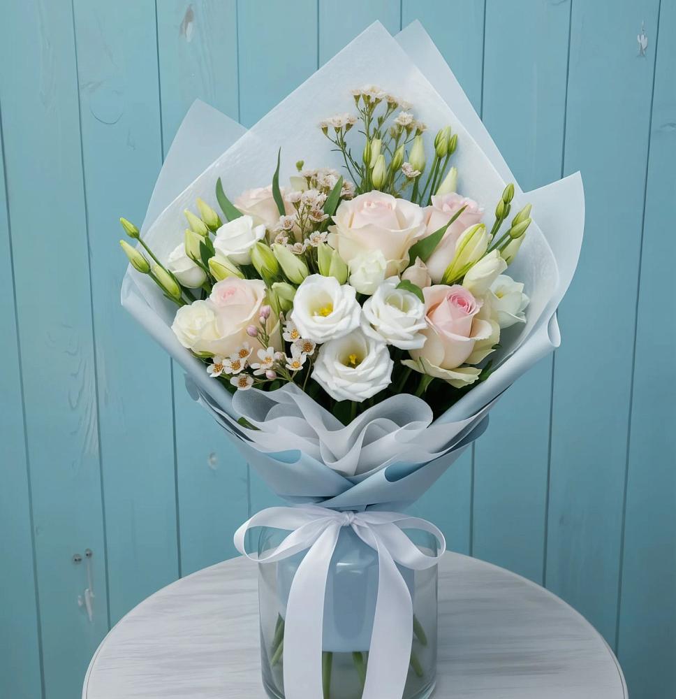 Букет цветов из: Розы и Лизиантусы в Чемал