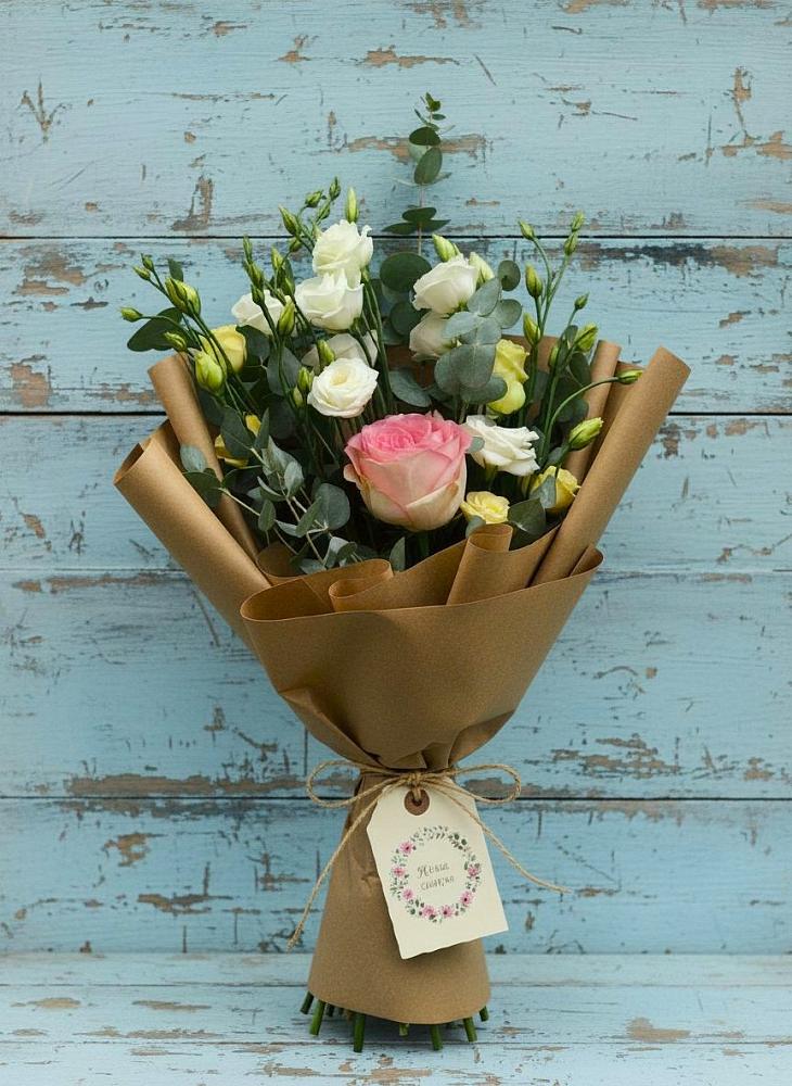 Букет цветов из: Розы и Лизиантусы в Чемал