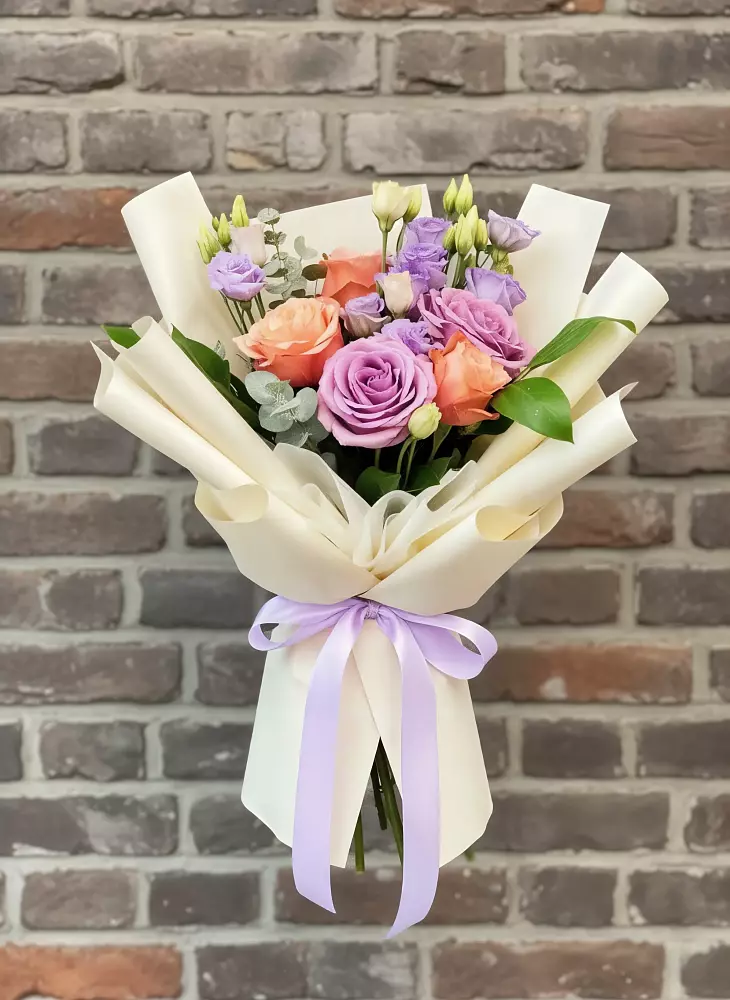 Букет цветов из: Лизиантусы и Розы в Чемал