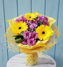 Букет цветов из:  Хризантемы и Герберы в Чемал