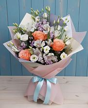 Букет цветов из:  Лизиантусы, Розы, Альстромерии и Гипсофила в Чемал