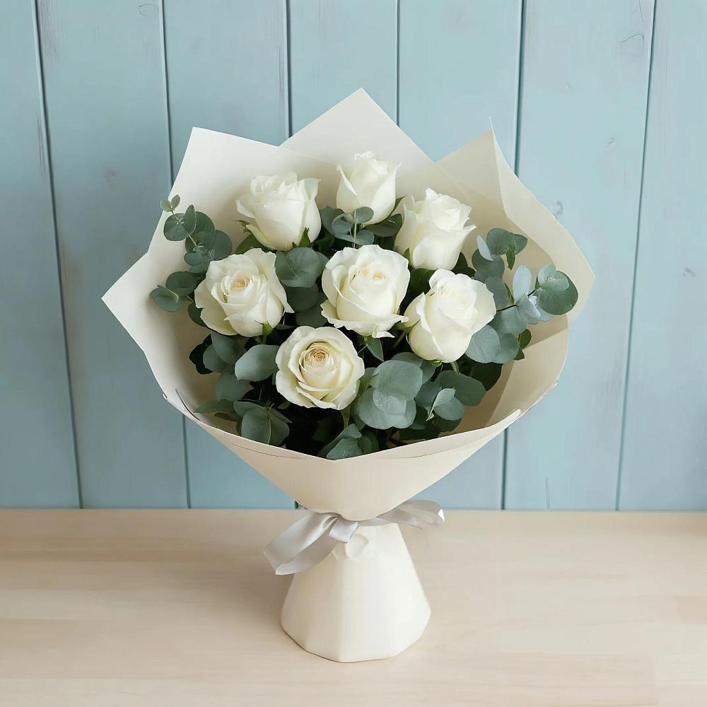 Букет Белые розы в Эвкалипте в Чемал