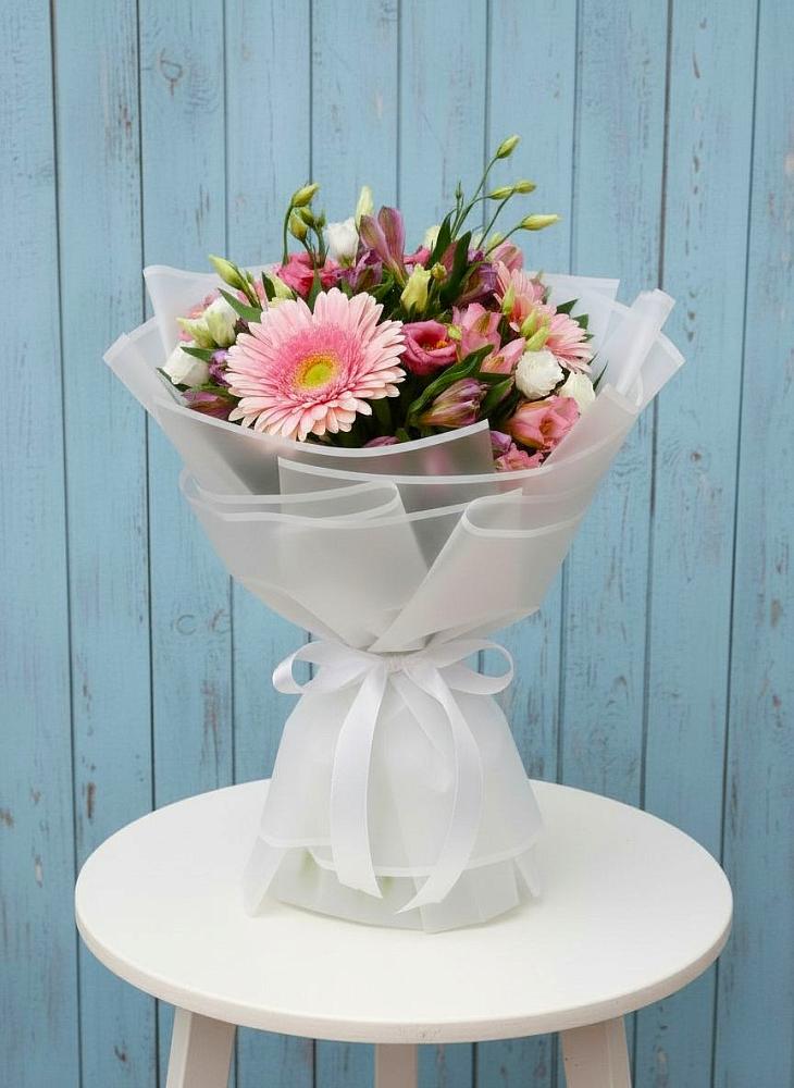 Букет цветов из: Герберы, Альстромерии и Лизиантусы в Чемал