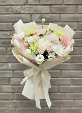 Букет цветов из:  Гвоздики, Розы, Лизиантусы и Хризантемы #REPLACE_PRED# Чемал