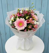 Букет цветов из:  Герберы, Альстромерии и Лизиантусы в Чемал