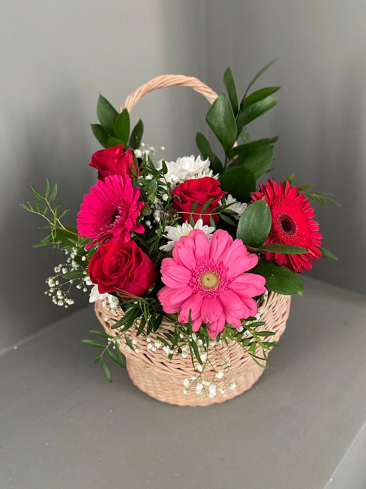 Цветочная композиция из Розы, Хризантемы и Герберы в корзине в Чемал