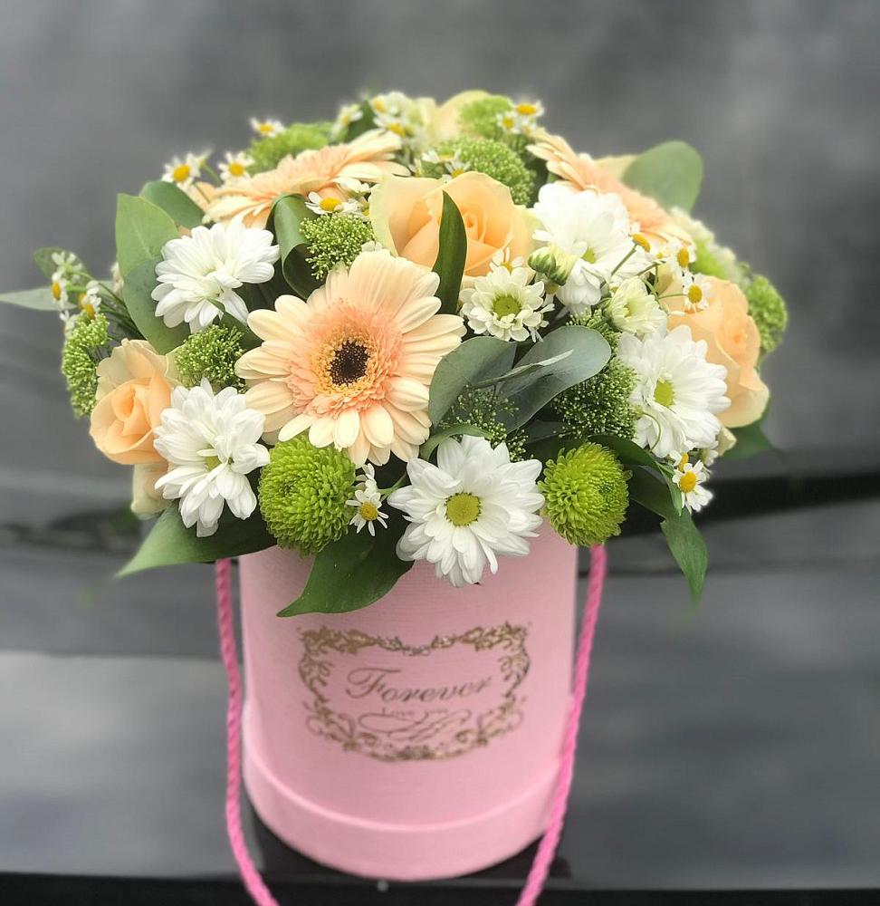 Цветочная композиция из Розы, Герберы и Хризантемы в шляпной коробке в Чемал