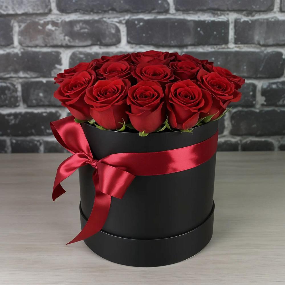 Цветочная композиция из Розы в шляпной коробке в Чемал