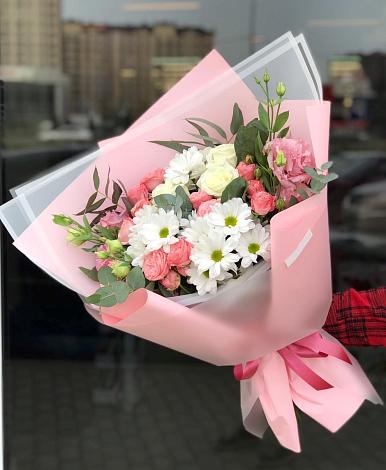 Букет цветов из: Розы, Лизиантусы и Хризантемы в Чемал