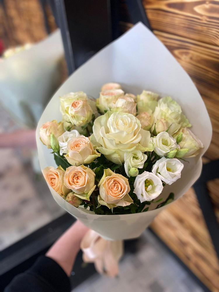 Букет цветов из: Розы и Лизиантусы в Чемал